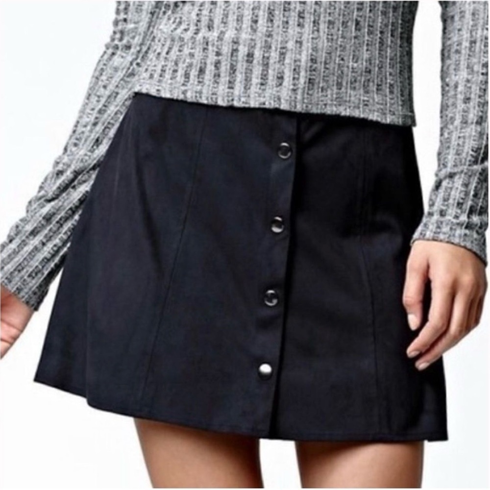 Kendall And Kylie Black Faux Suede
Button Up Skirt, Size L